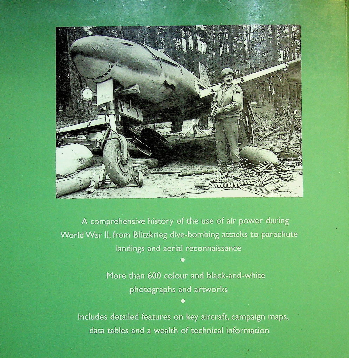 Aircraft of World War II In Combat by Robert Jackson: 2008 1st Ed Softcover Trade Papeback