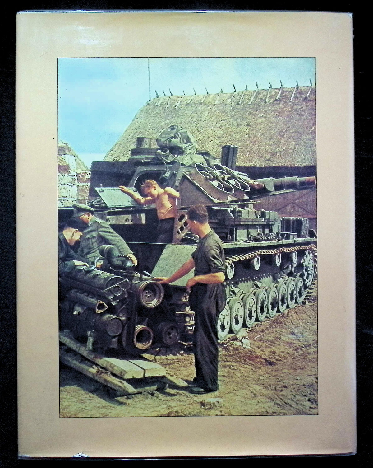 Tanks, The History of Armoured Warfare by Richard Humble: 1977 Hardback
